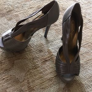 Jessica Simpson grey satin platform heels size 10